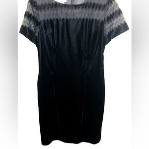 Vintage Black Velvet Dress Women’s Size 8 Maggie London Scalloped Lace Bodice